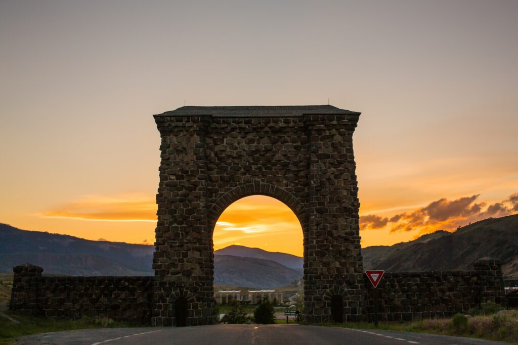 Roosevelt Arch yellowstone park